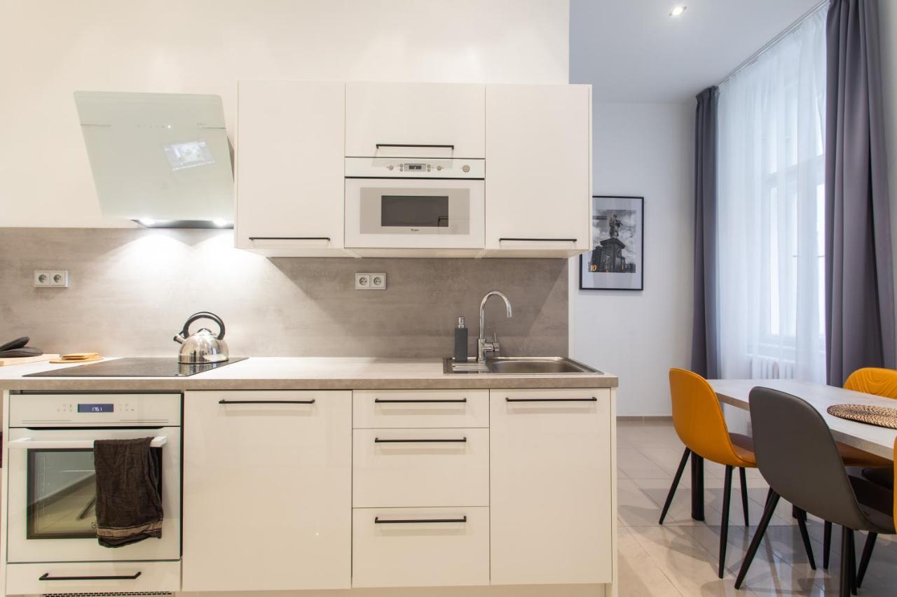 Spacious Apartments Near The River Prague Ngoại thất bức ảnh