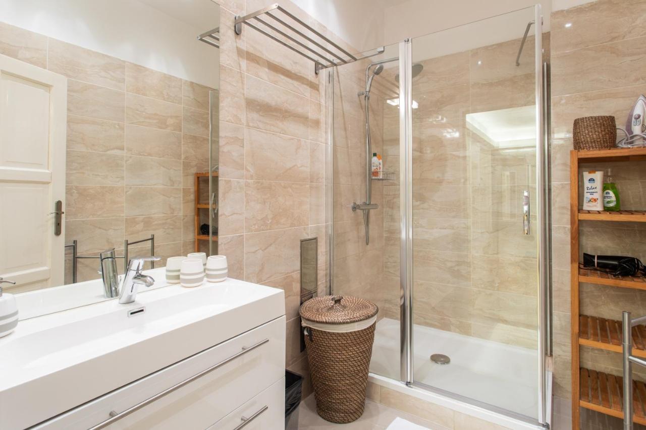 Spacious Apartments Near The River Prague Ngoại thất bức ảnh